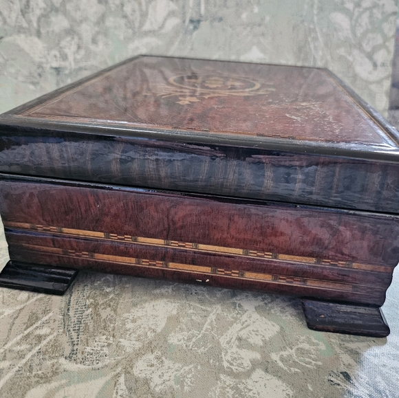 Deep Rich Marquetry Glossy Finish Wooden Wood Jewelry Box Gold Tone Hardware - Picture 4 of 15